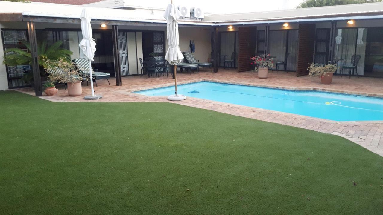 Bed and Breakfast Majorca House Сомерсет-Вест Екстер'єр фото